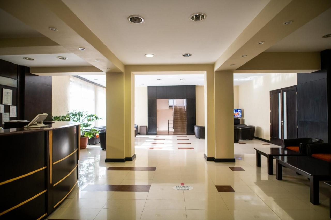 Hotel Васлуи Екстериор снимка