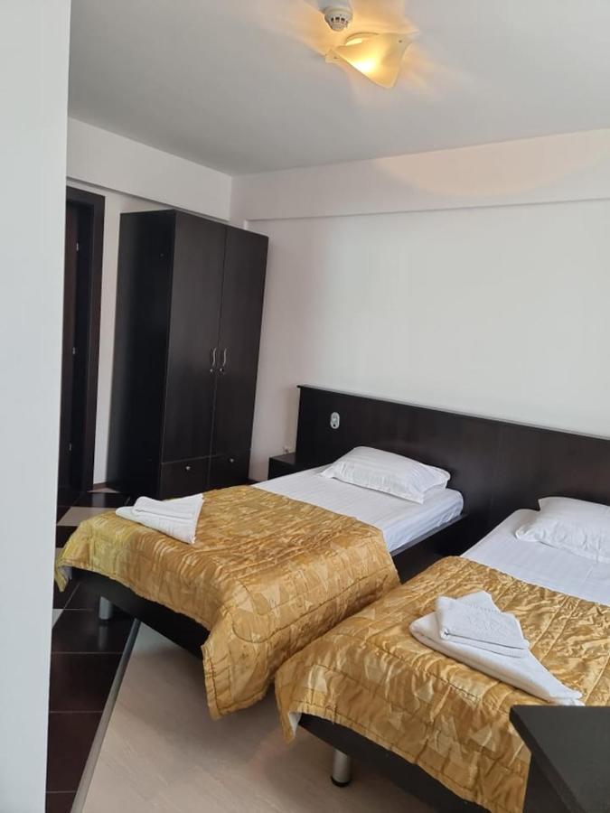Hotel Васлуи Екстериор снимка