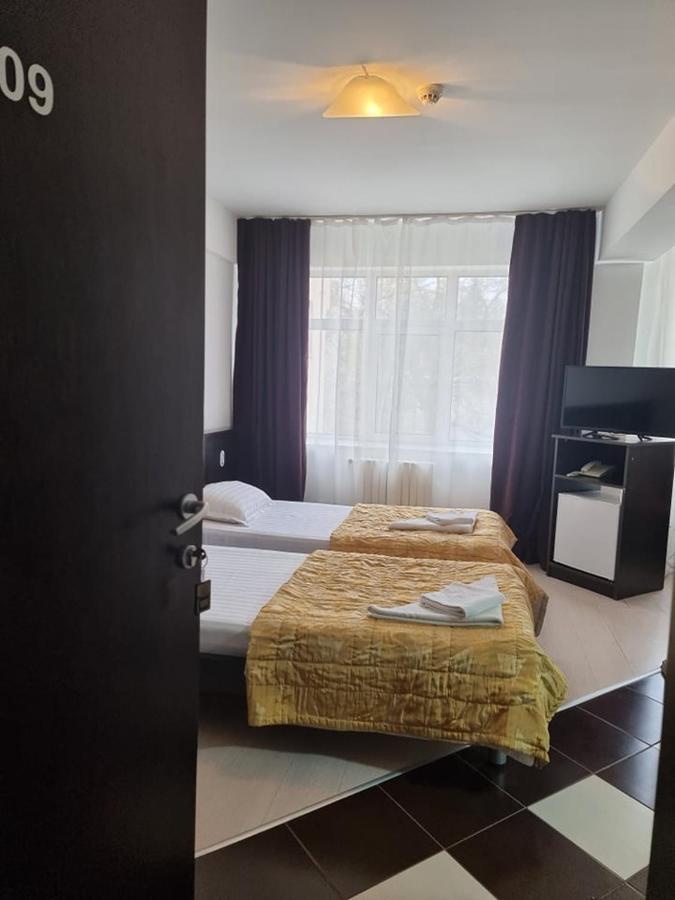 Hotel Васлуи Екстериор снимка