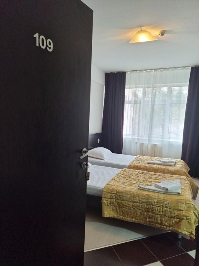 Hotel Васлуи Екстериор снимка