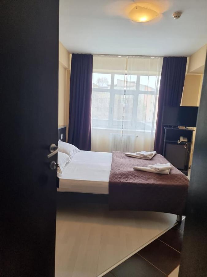 Hotel Васлуи Екстериор снимка