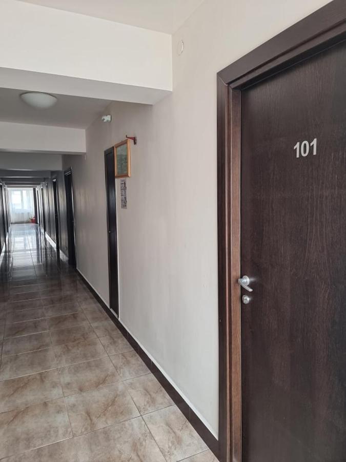 Hotel Васлуи Екстериор снимка