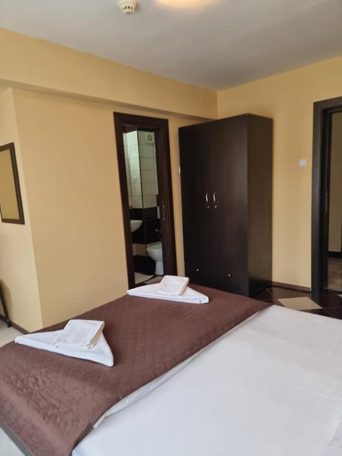 Hotel Васлуи Екстериор снимка