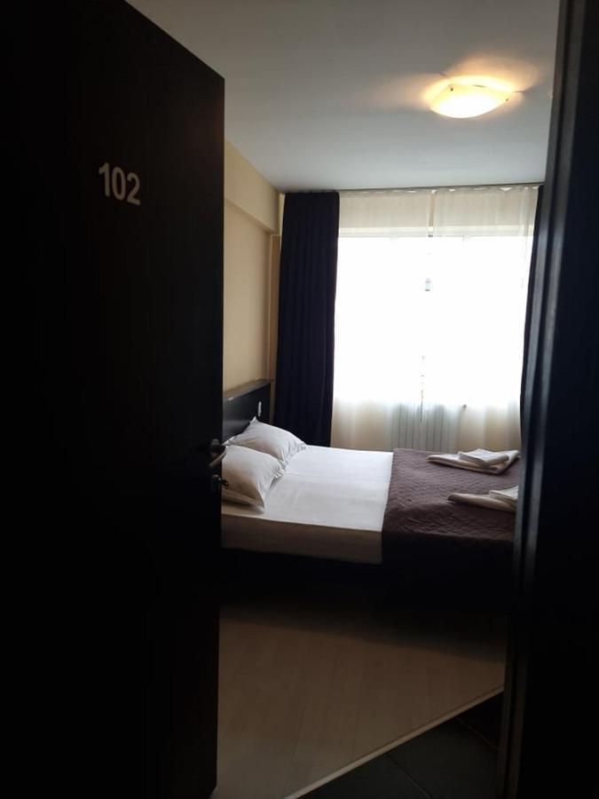 Hotel Васлуи Екстериор снимка